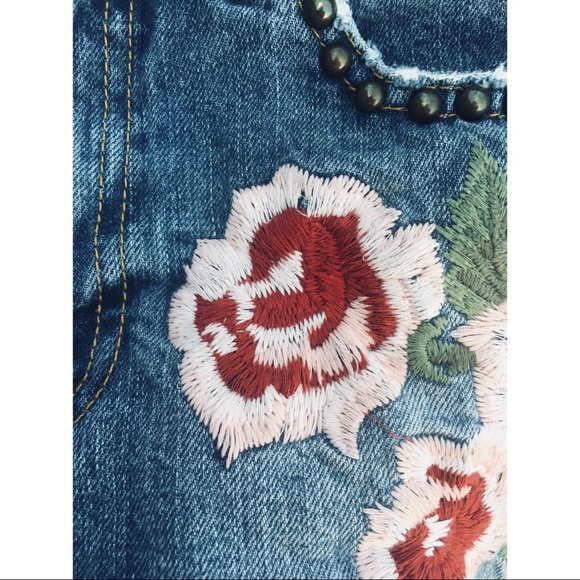 🥀 Free People Wild Rose Embroidered skirt!!! - Picture 9 of 13